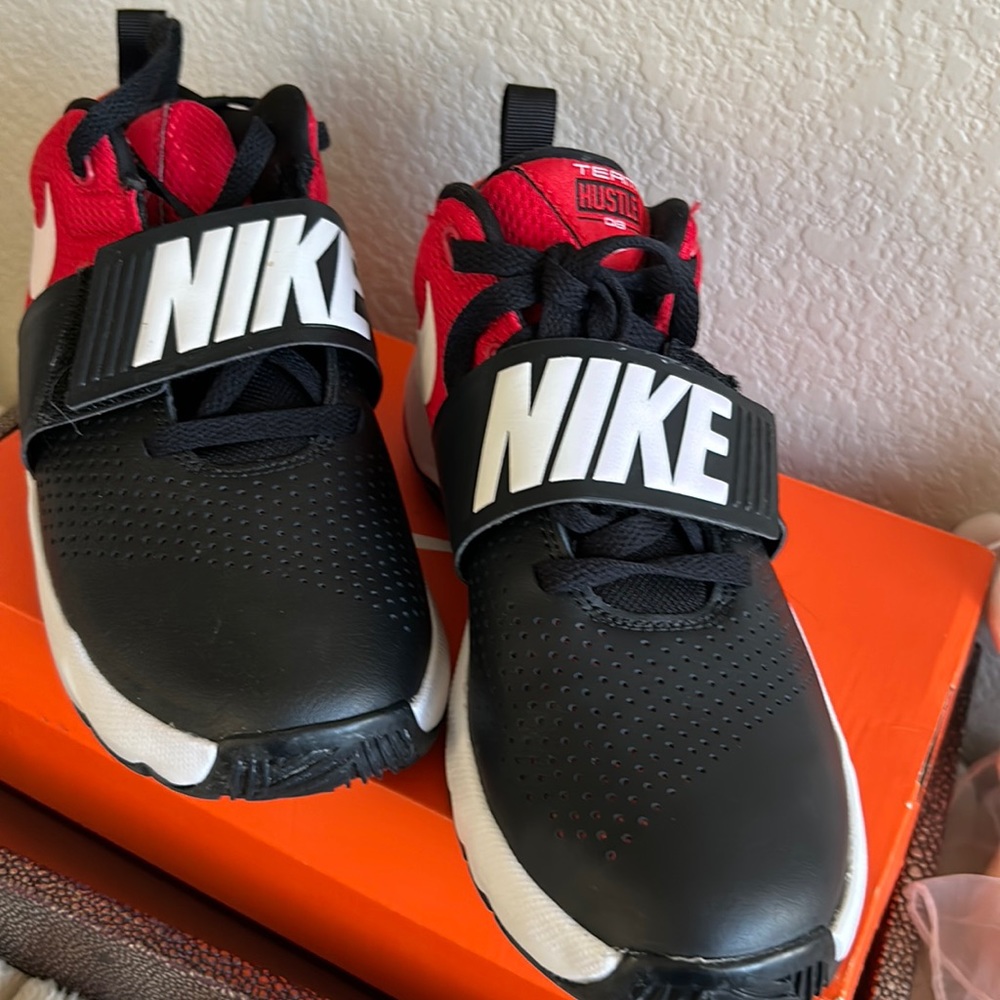 Nike Team Hustle D8